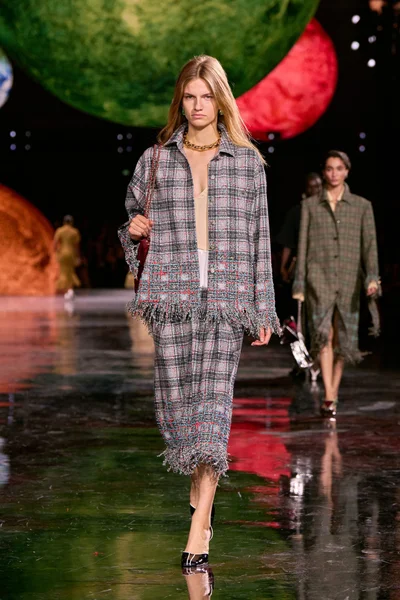 Look 48